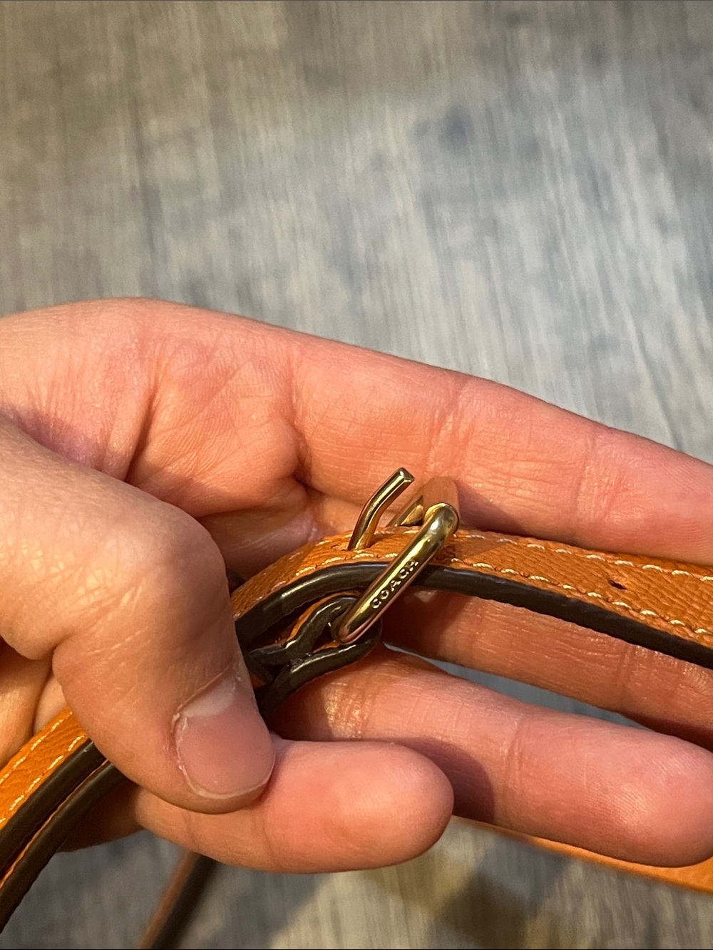 Coach Leather Crossbody/Shoulder Strap in Tan with Gold Hardware - Picture 2 of 4